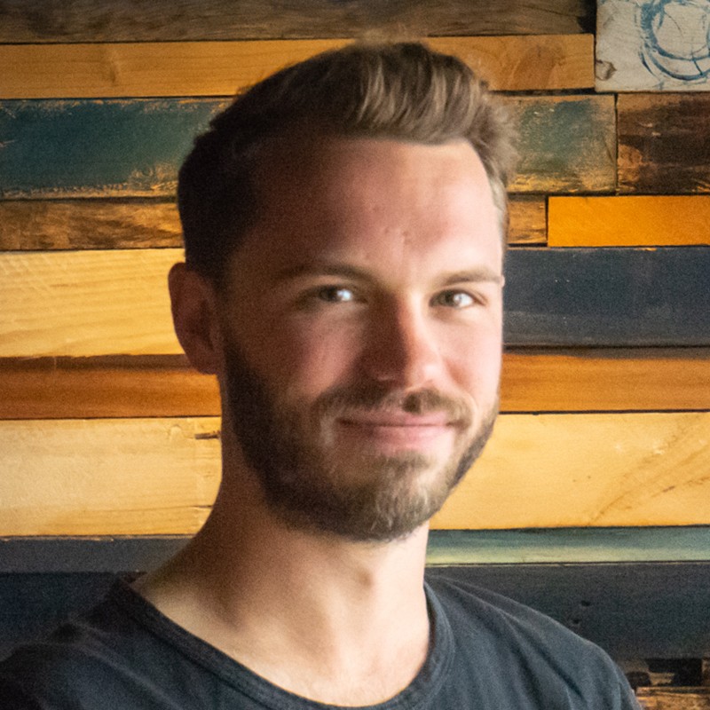 Romain Haonfaure, designer engagé dans les projets durables, formateur en coopération et cuisinier chez Pollen