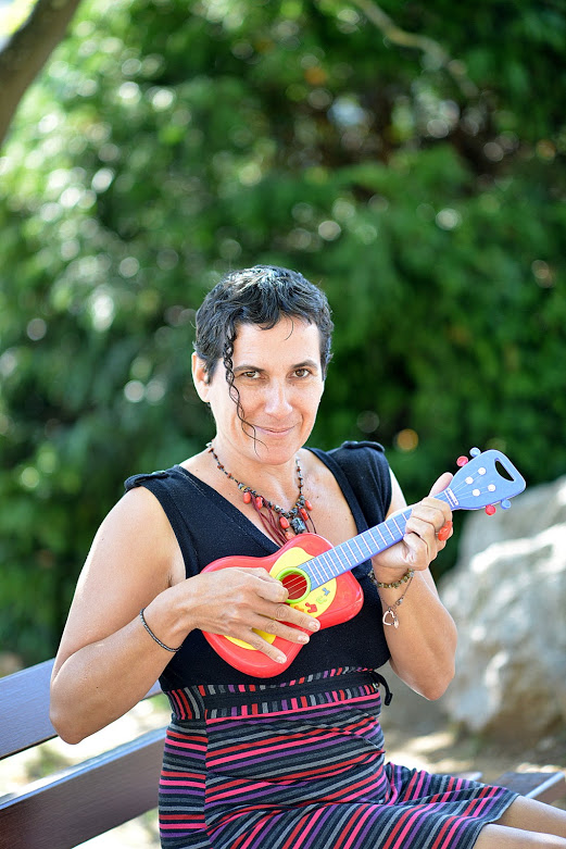 Sandrine Carle, je fais de l’animation “éveil musical” à St Julien en st alban